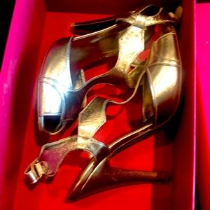 Valentino gold open toed pump
